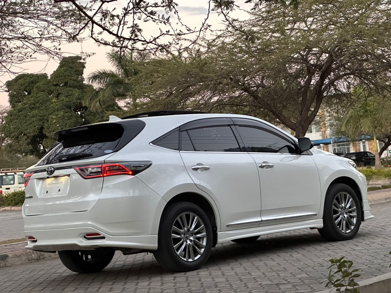 Toyota Harrier Anaconda thumbnail 7